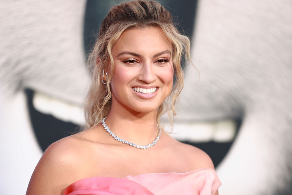 Tori Kelly Health Condition Singer Hospitalized Due To Serious Blood