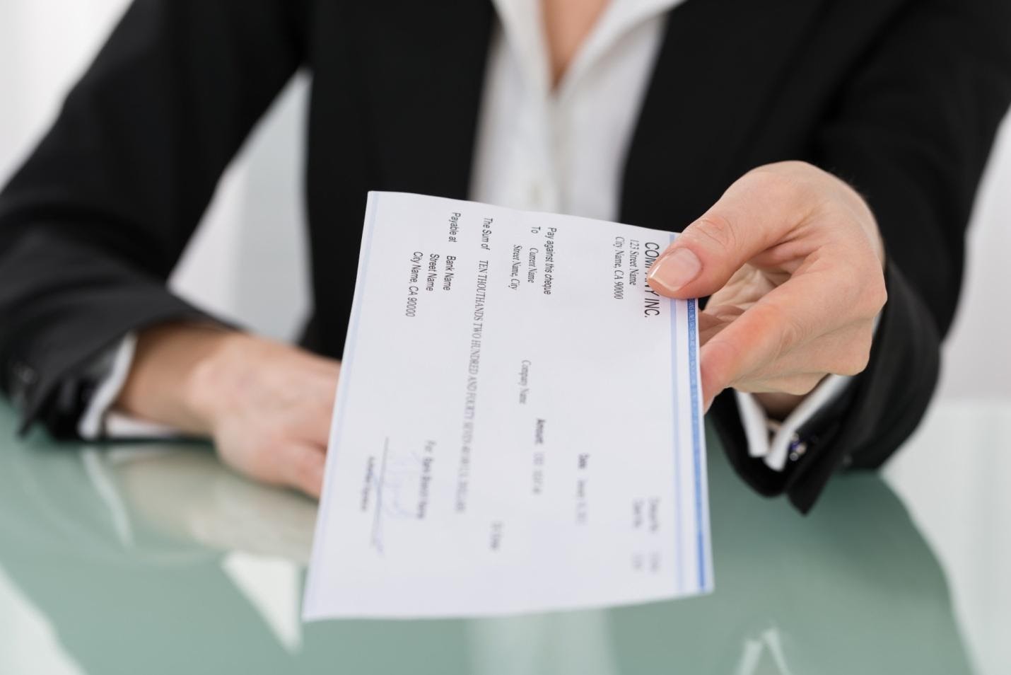 5 Features to Look for When Getting a Paystub Maker for Small Business