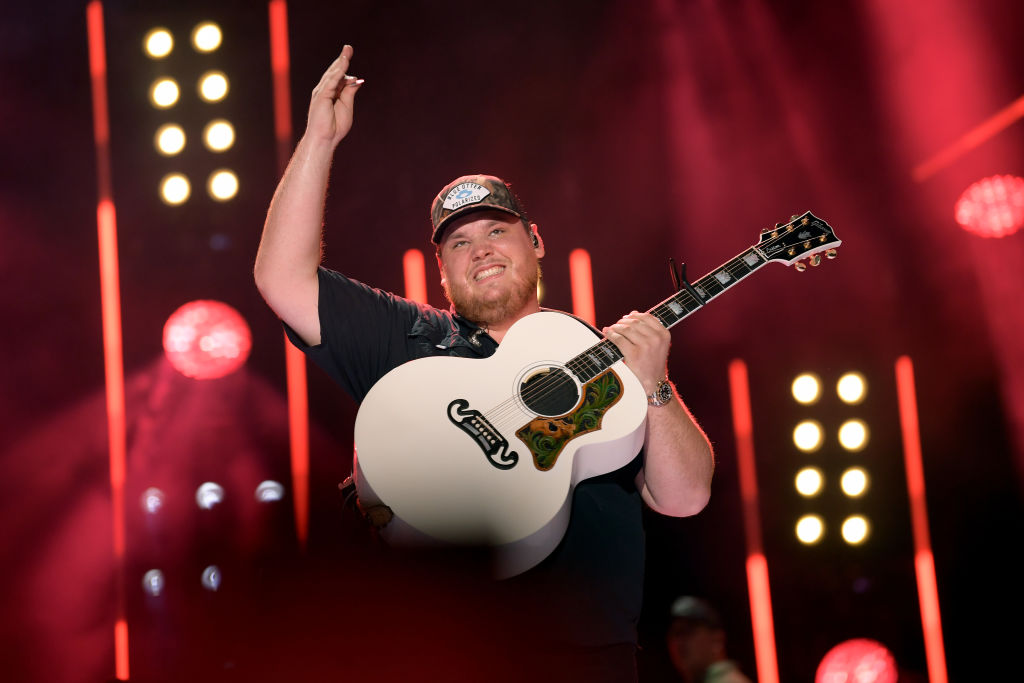 Luke Combs Earns Praises For Doing THIS During His Ohio Concert Music
