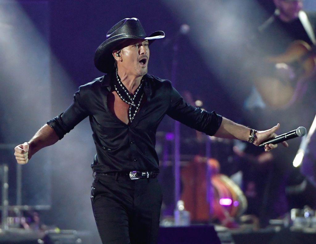 Tim McGraw Tumbles Offstage, Fans Jokingly Blames His Skinny Jeans 