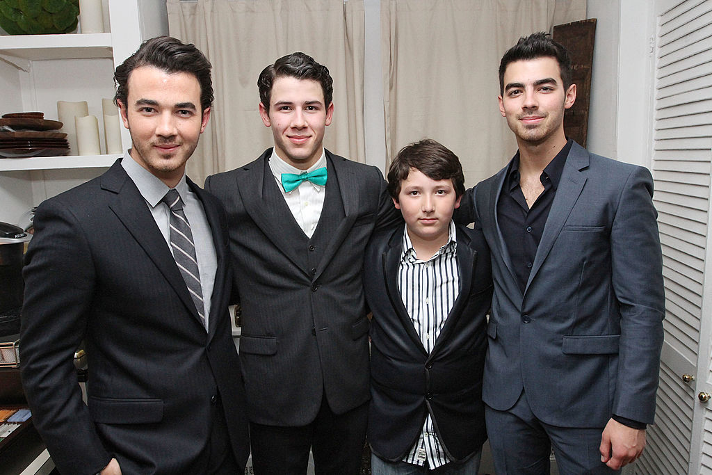 Frankie Jonas Rocks Blue Hair at Jonas Brothers Concert - wide 6