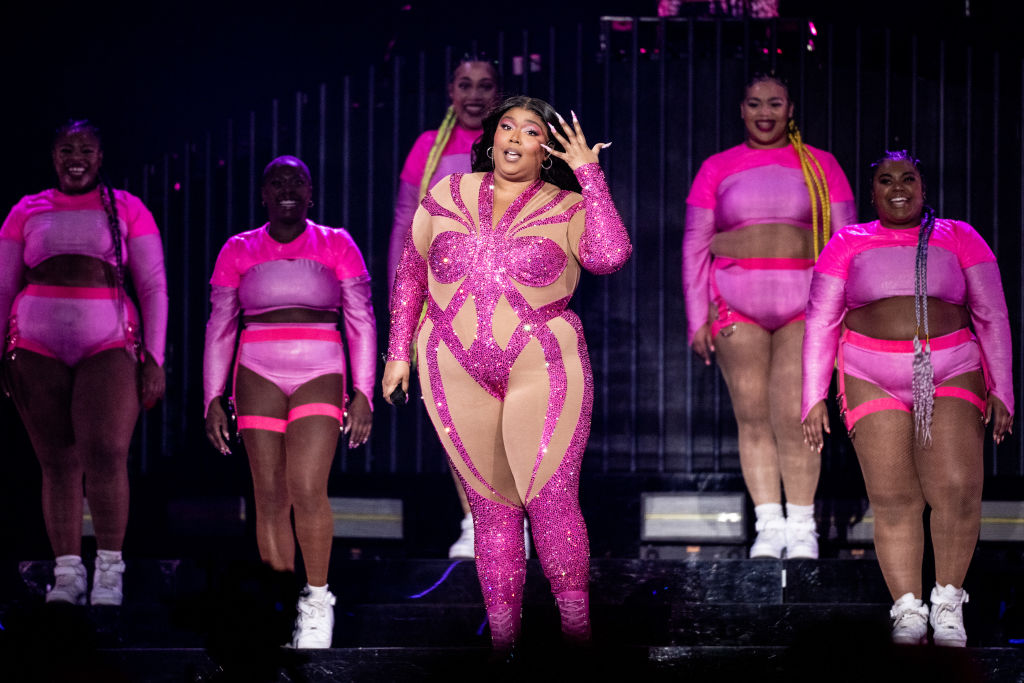 Lizzo Honors Tina Turner With 'Proud Mary' Cover on Stage