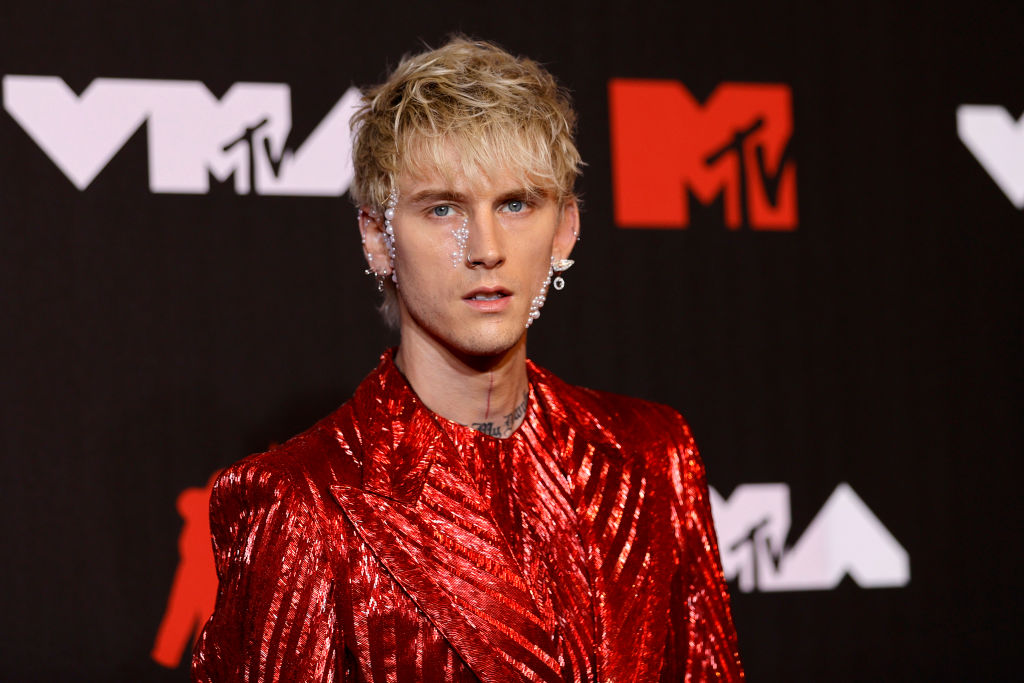 Machine Gun Kelly Reunites with Formerly Estranged Mother, Daughter for Christmas [LOOK] 