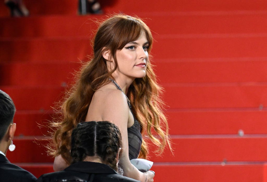 Riley Keough Taps Into Lisa Marie Elvis Presley S Energy For Daisy Jones And The Six Series