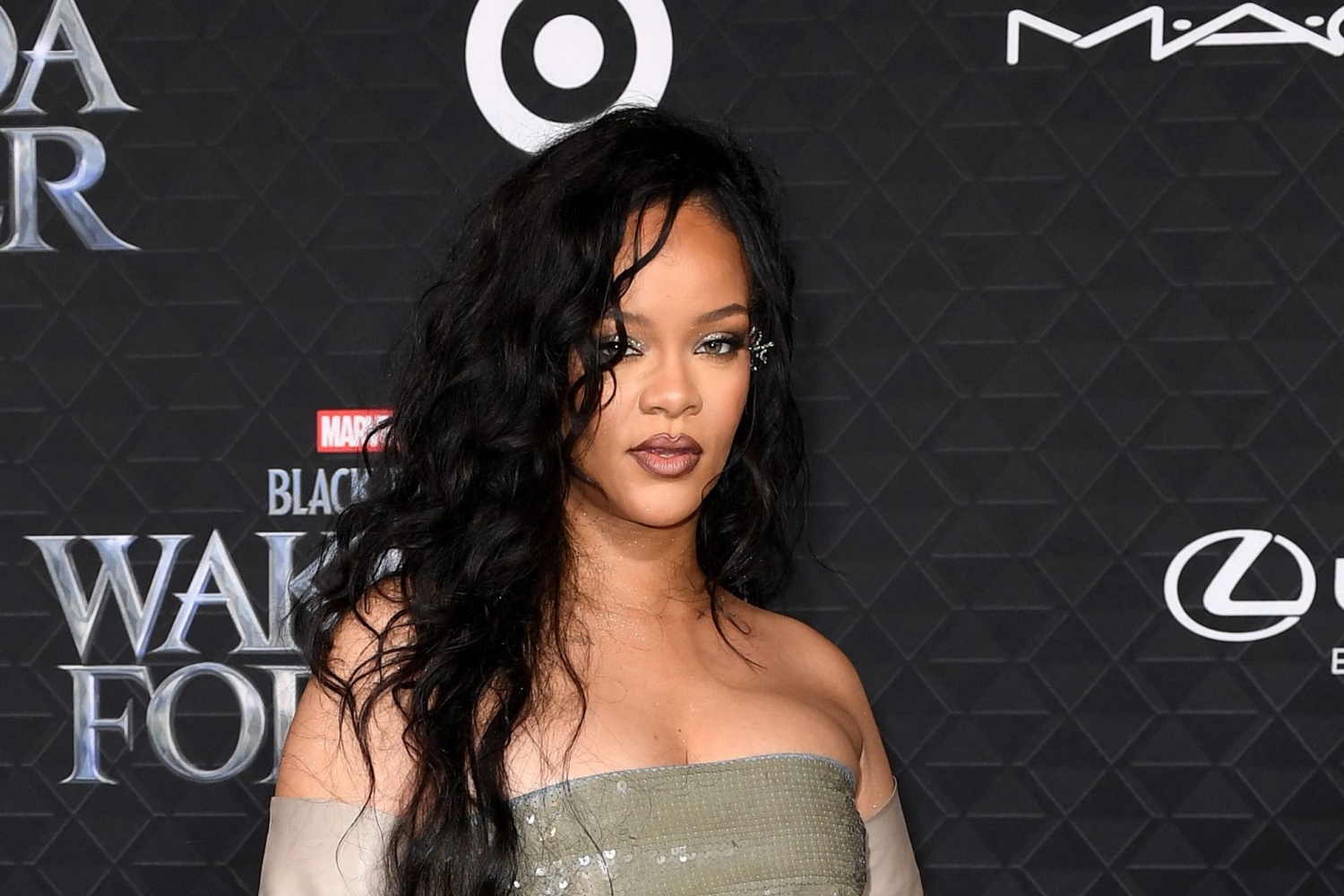 Rihanna Can't Wait To 'Kill' Comeback Stage at Super Bowl Halftime Show After Long Break