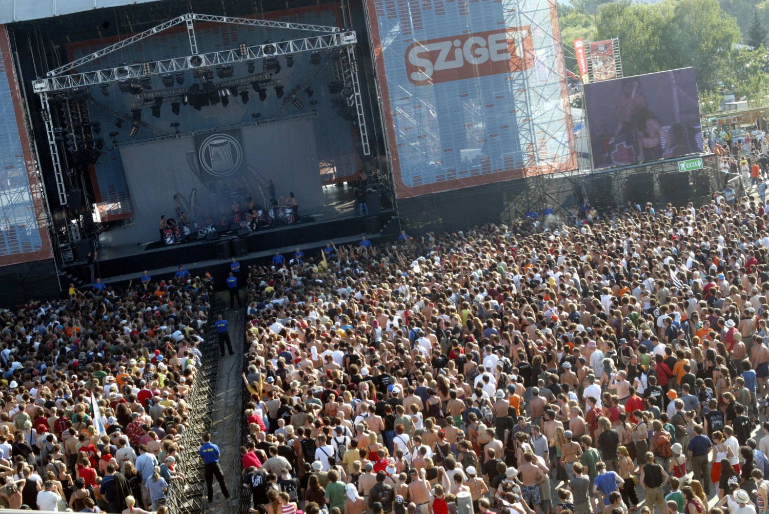SZIGET 2023 Lineup Revealed: Lorde, Mumford & Sons, Loyle Carner, More!