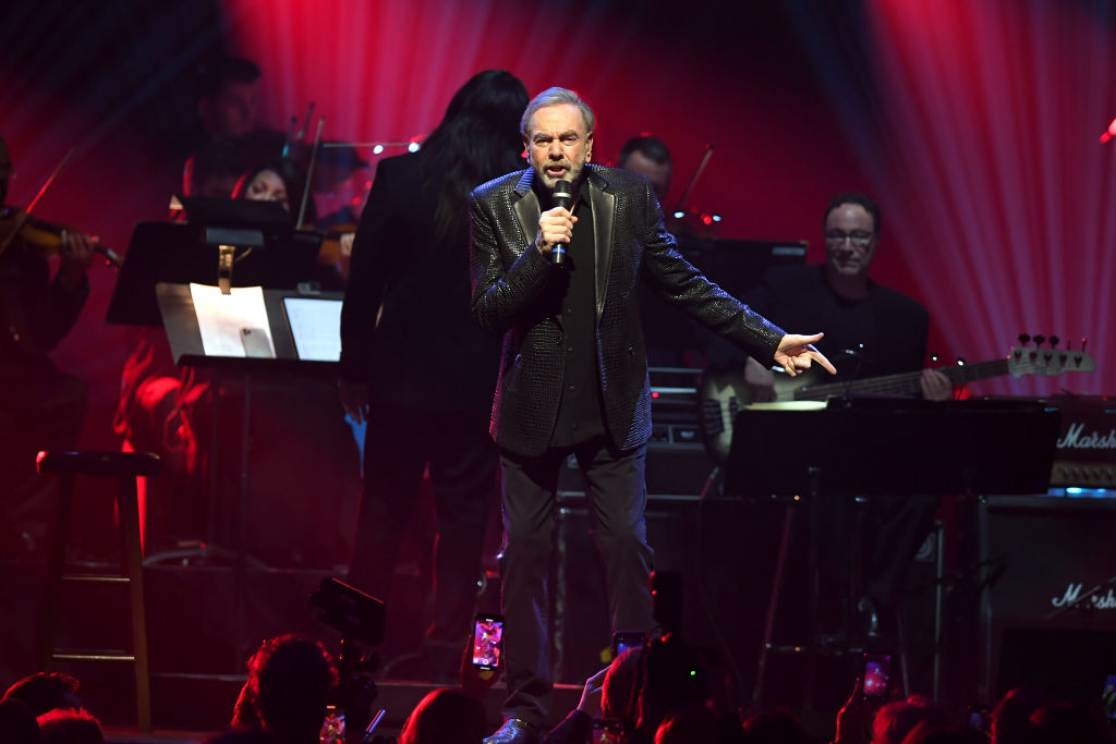Neil Diamond Finally Accepts Parkinson's Diagnosis After a Year: 'I'm Easier on Myself'