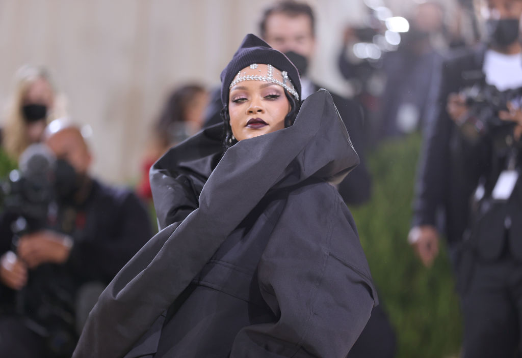 Rihanna Met Gala 2023: Singer Might Show Up Draped in Cartier Jewels Worth $25M?