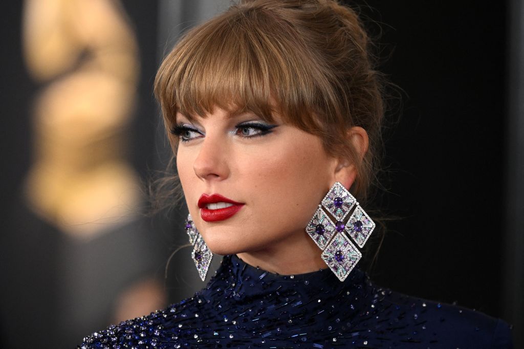 Taylor Swift Urged To Remain Single After Failed Relationships 'Must
