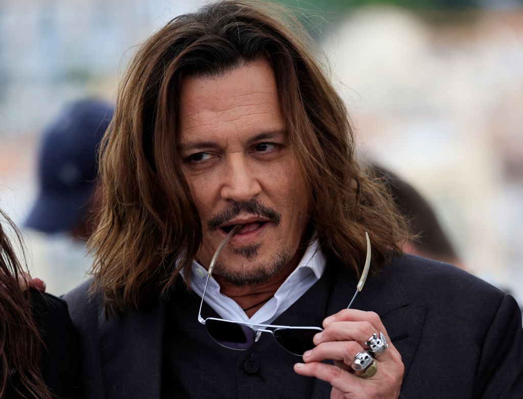 Is Johnny Depp Really Okay? Singer Actor Shocks With Leg Brace Ahead of ...