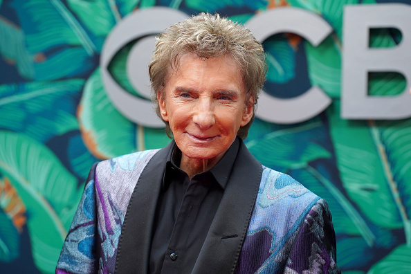 Barry Manilow Now 2023: Age, Net Worth, + Iconic Singer Celebrates His ...