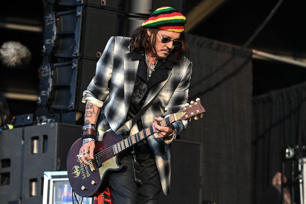 Johnny Depp Looks Like A Real Rockstar At Pinkpop Festival With The ...