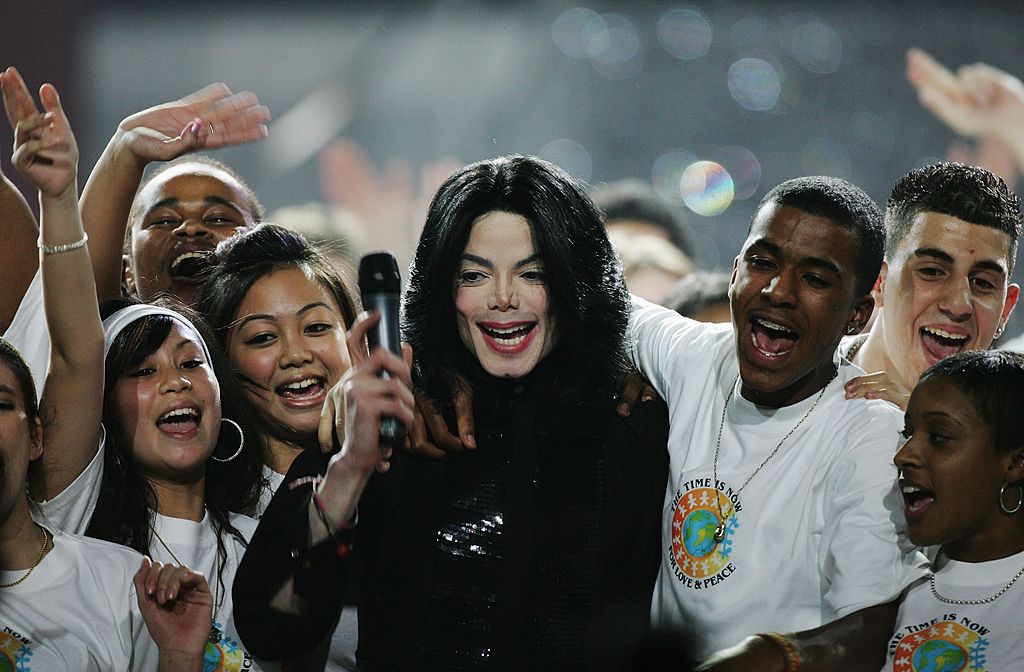 Michael Jackson Moonwalk Dance Move Secret: Who Really Taught Him ...