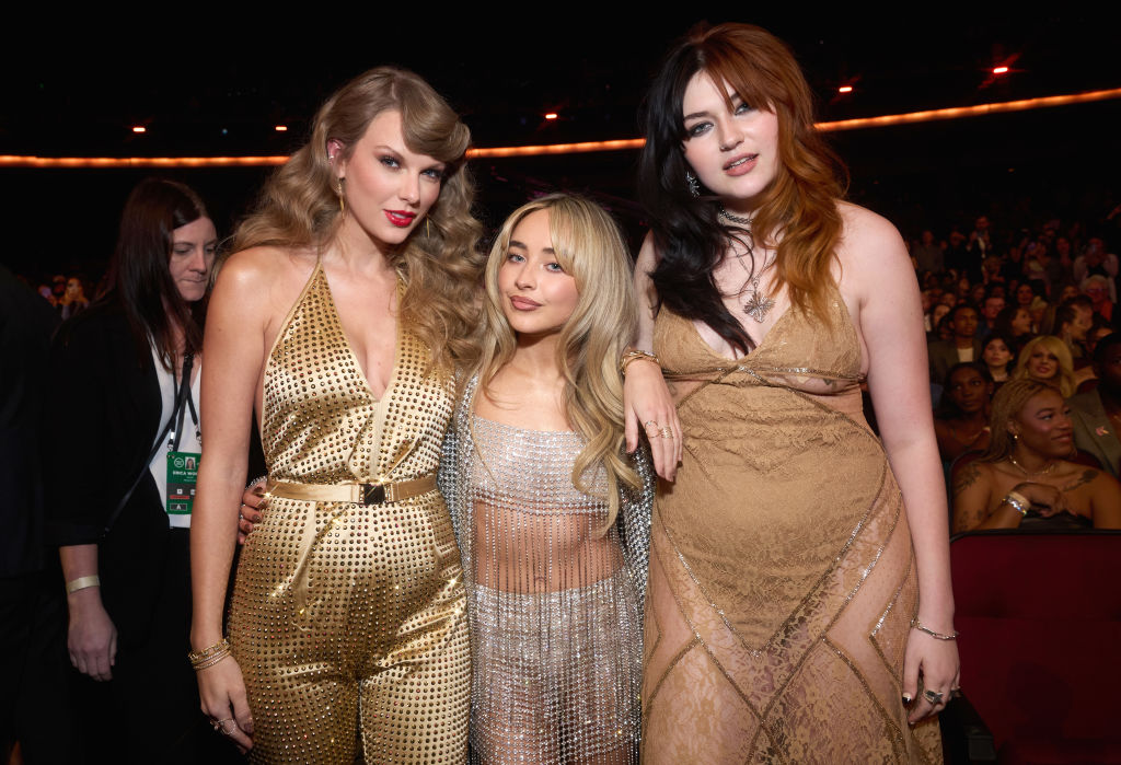 is sabrina carpenter on tour with taylor swift