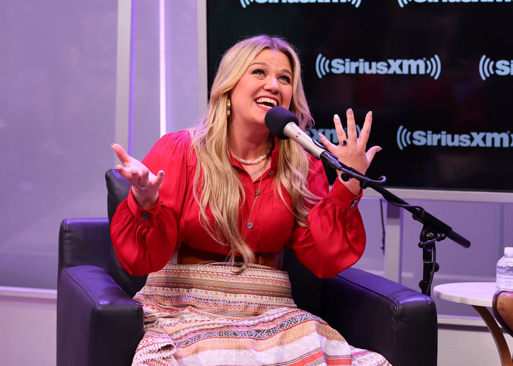 Kelly Clarkson Named As The 'Thanos' of Music Covers