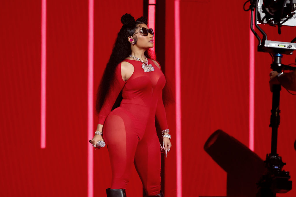 Who is Nicki Minaj Dissing in New Song During MTV VMAs Performance?