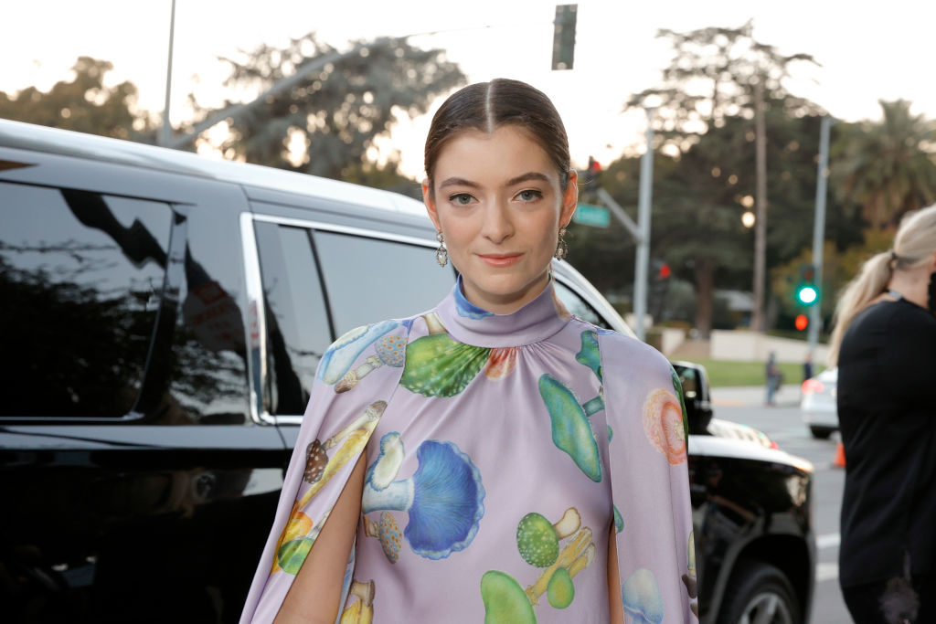 Lorde’s Health DETERIORATING? Singer Opens Up About Mystery Illness 
