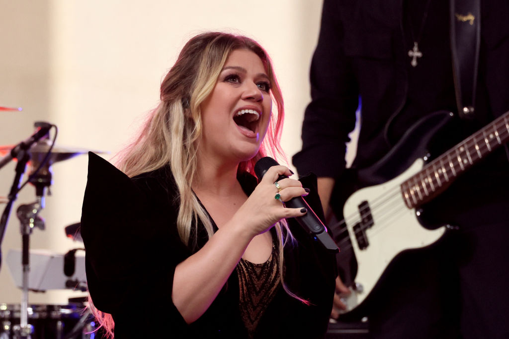 Kelly Clarkson Shuts Down Dating Rumors: 'I'm Not Looking, I Love Being Single!'