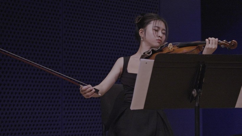 Violinist Shiqi Luo