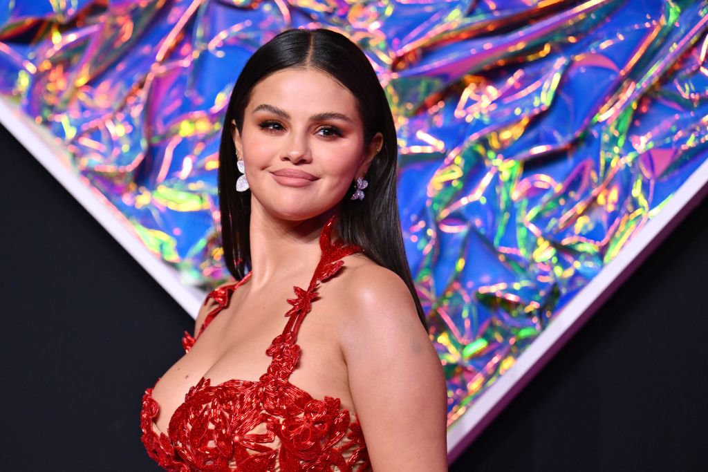 Selena Gomez’s Rumored Boyfriend: Dating Rumors Emerged After Outing With Mystery Man
