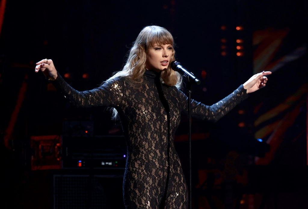 Taylor Swift Fans Beware: Police Issue Urgent Warning After Thousands ...