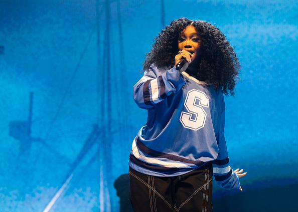 SZA Glastonbury Headlining Set Problem: Singer attracts small audience, faces technical difficulties