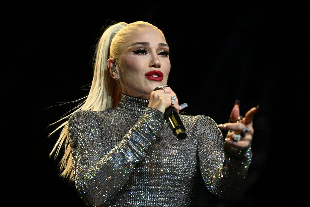 Gwen Stefani Creates New Buzz For Her 'Ageless' Look: 'does she ever age?'