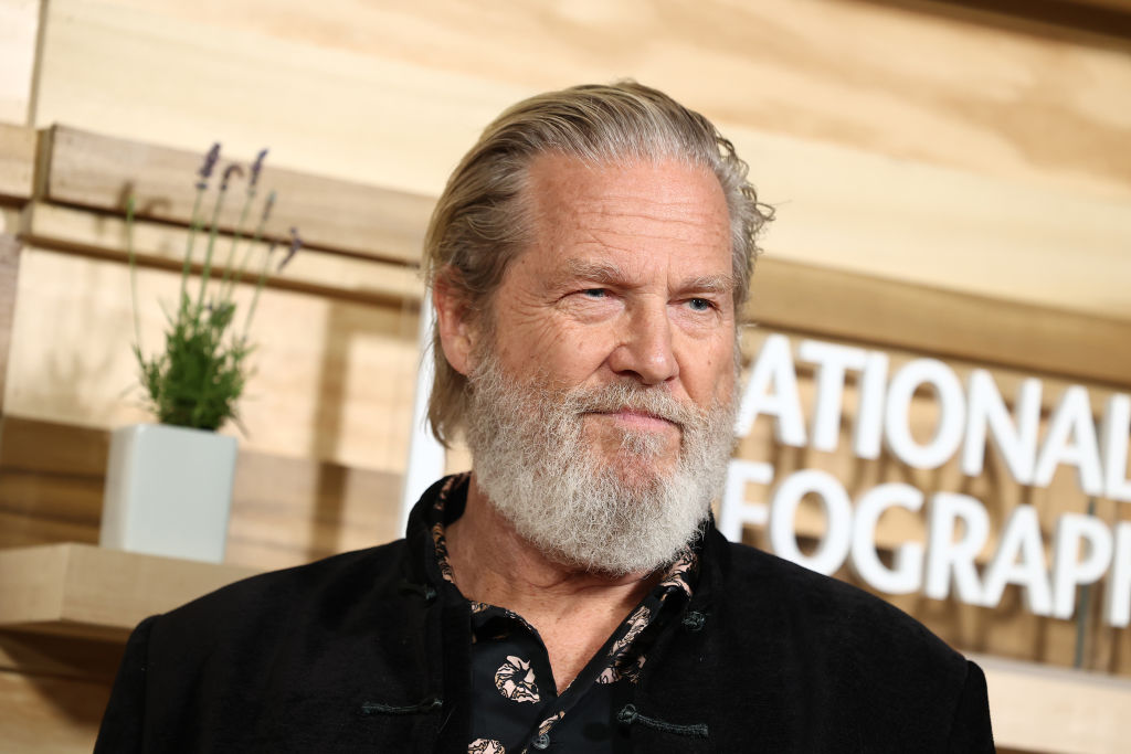 Jeff Bridges Cancer Battle Update: 'Iron Man' Star Wants To Tour With His Band After Health Issue