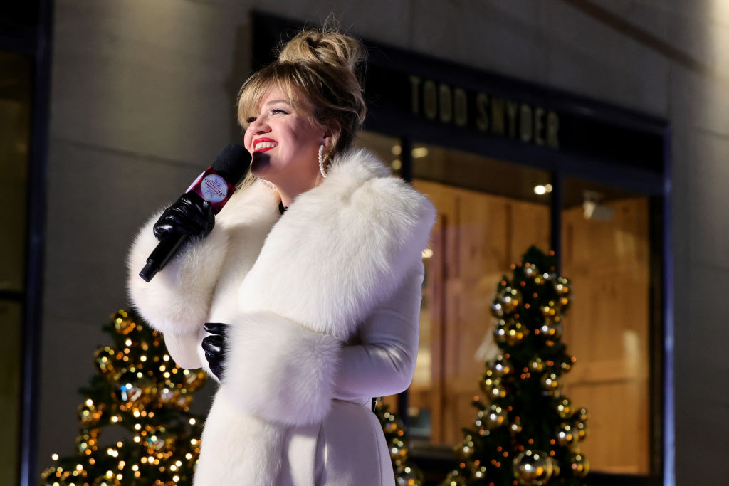 Kelly Clarkson Charges Expensive Tickets For New Jersey Concert