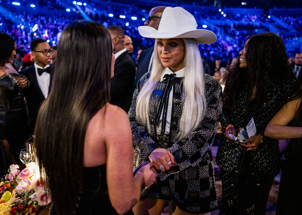 Beyonce Felt Unwelcome After 2016 CMA Awards Performance