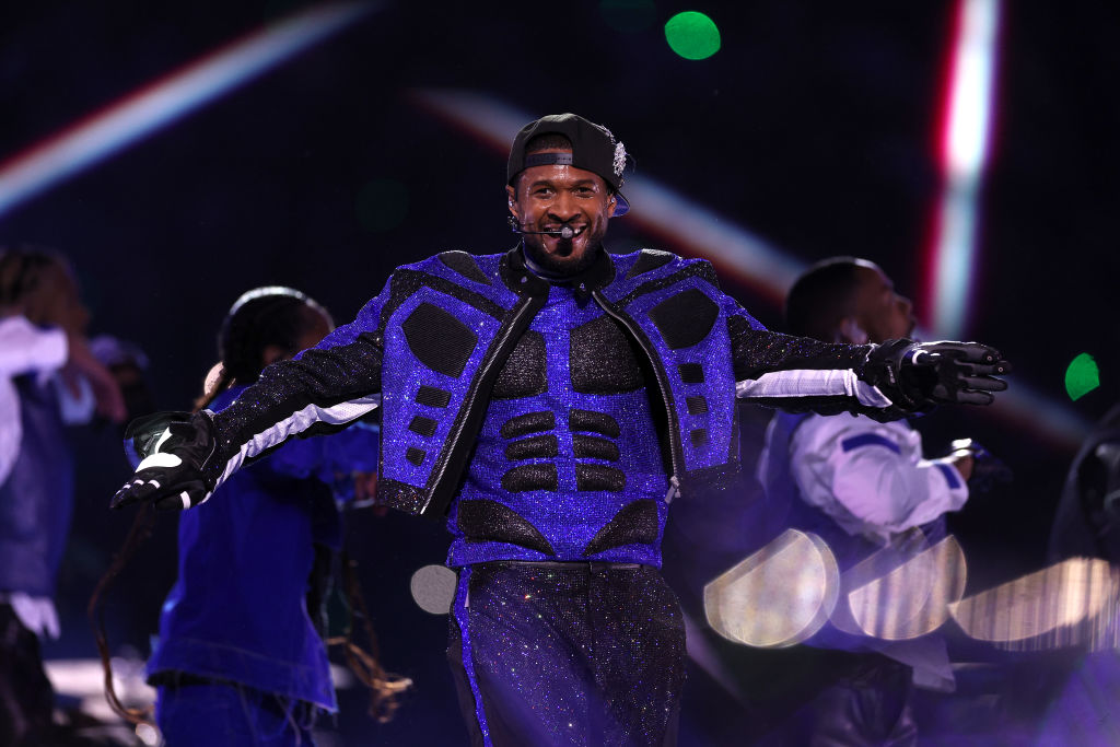 Usher Narrowly Avoids Roller Skate Accident During Super Bowl Halftime Show: 'Good Recovery Spin Though!'