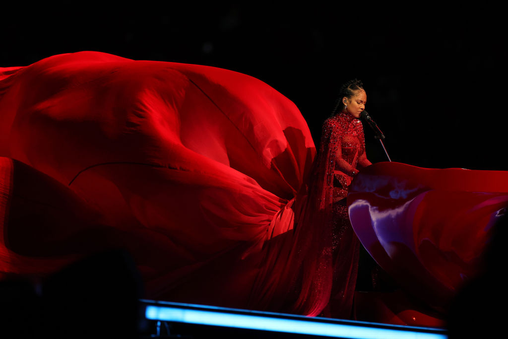 Alicia Keys Clowned Online For Voice Crack During Super Bowl Halftime Show: 'The First Note!'