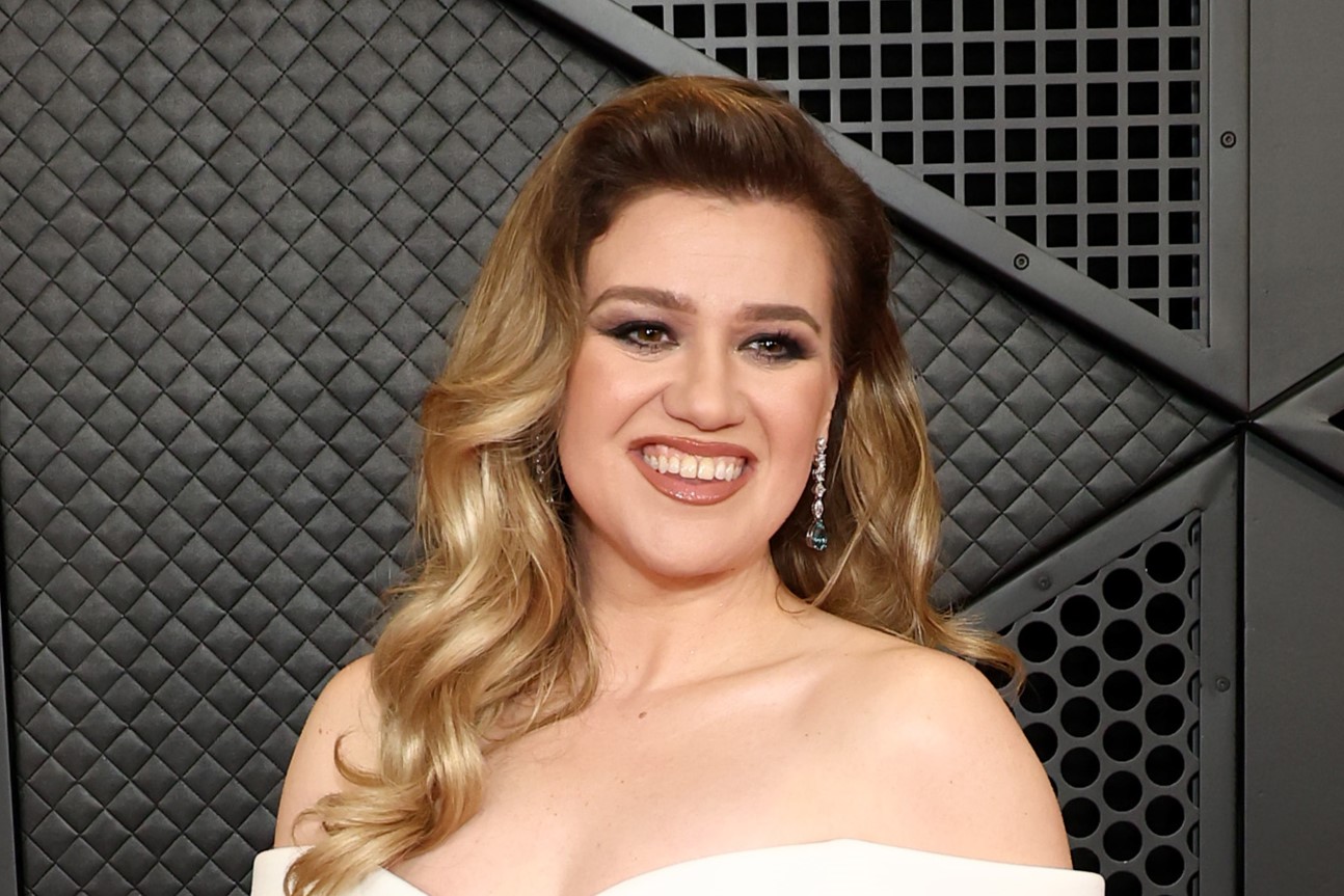 Kelly Clarkson ‘shaky, restless, moody’ after rapid weight loss;  Singer’s impending breakdown: Report