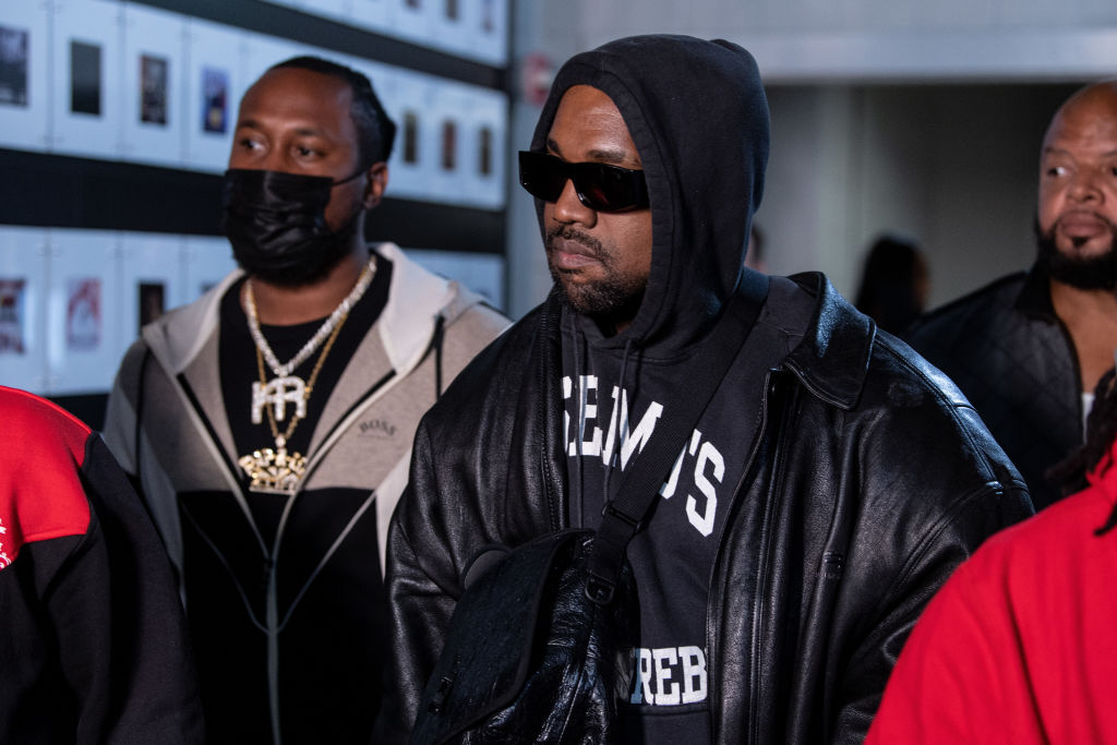  Kanye West Cries Stolen Yeezy GAP Merch, Ends Up in LA Pop-Up: Report