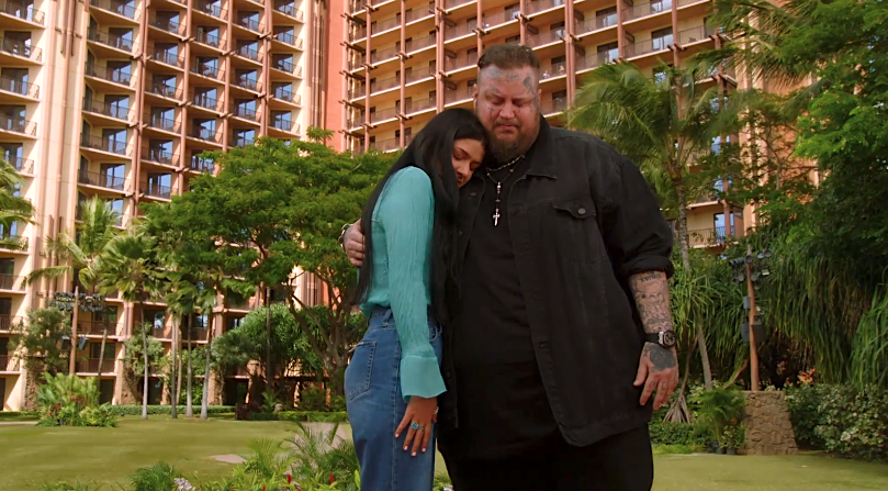 Top 24 'American Idol' contestant Mia Matthews and country star Jelly Roll share a moment during their mentoring session in Hawaii.