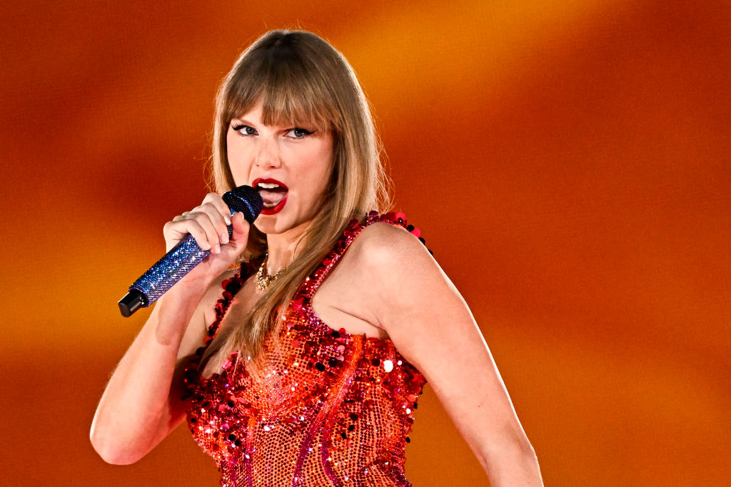 Taylor Swift sparks debate after ‘Eating Boogers’ during freezing gig in Edinburgh