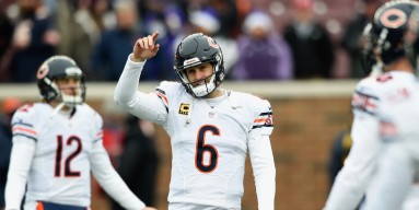Jay Cutler #6 of the Chicago Bears warms up before the game against the Minnesota Vikings on December 20, 2015 at TCF Bank Stadium in Minneapolis, Minnesota. 