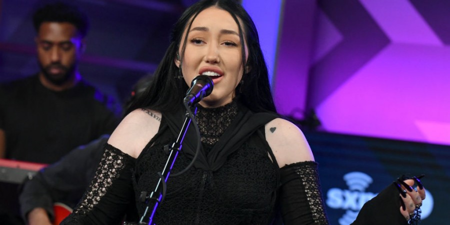 Noah Cyrus On Her Parents' Divorce With New Song 'Every Beginning Ends'
