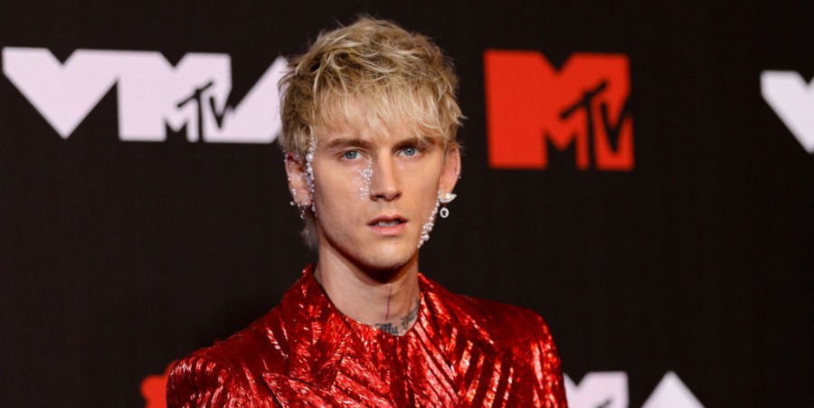 Machine Gun Kelly Reunites with Formerly Estranged Mother, Daughter for Christmas [LOOK] 