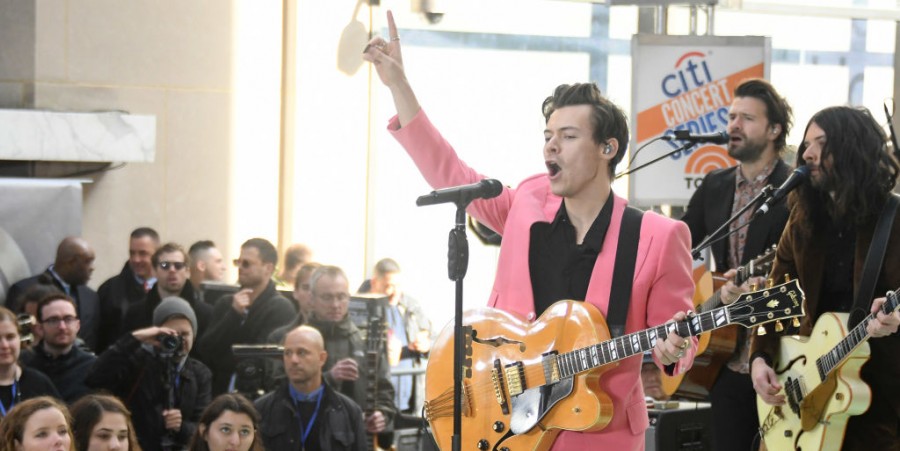 Harry Styles 'Protects' Fans, Goes After Unauthorised Sellers of Fake Merchandise [Report]