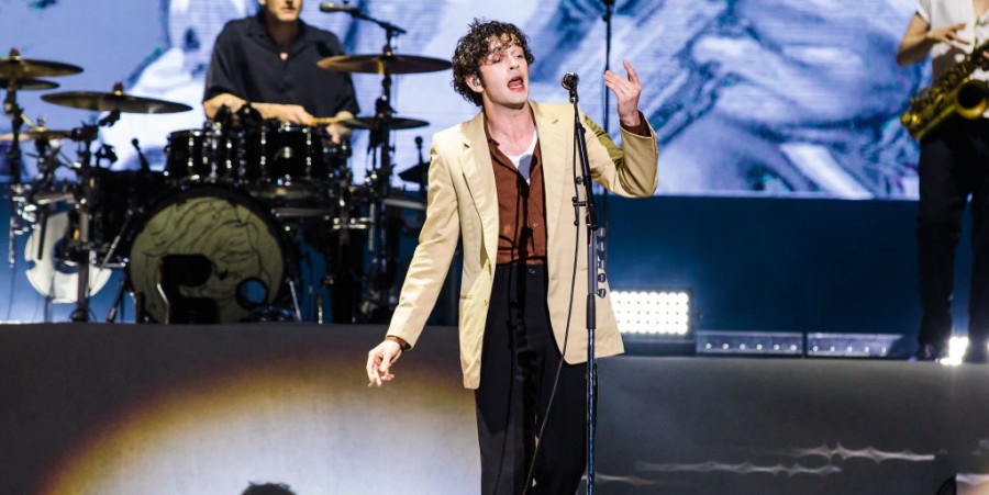 Matty Healy Confirms Rumored Relationship with Taylor Swift? The 1975 Performed THIS Song 