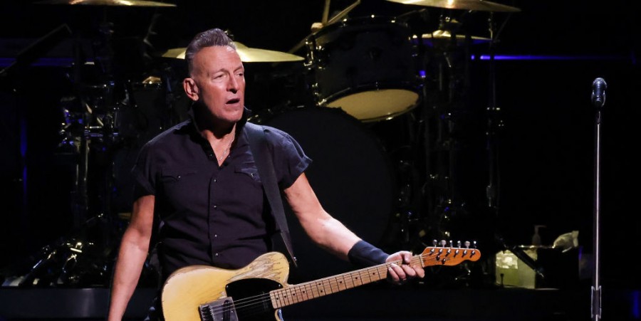 Bruce Springsteen Too Old For Touring? Singer Accidentally Falls Offstage