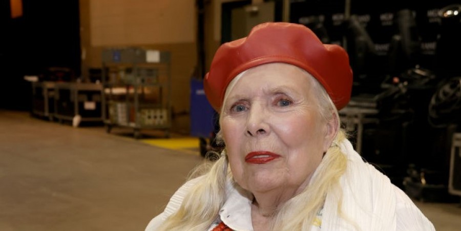 Joni Mitchell Health Issues: Singer Looks Better in 1st-Ever Concert After Facing Health Woe