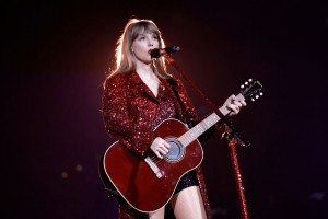 Taylor Swift, Kobe Bryant Old Pals: Singer Gifts ‘22’ Hat to His Daughter During ‘The Eras’ Tour