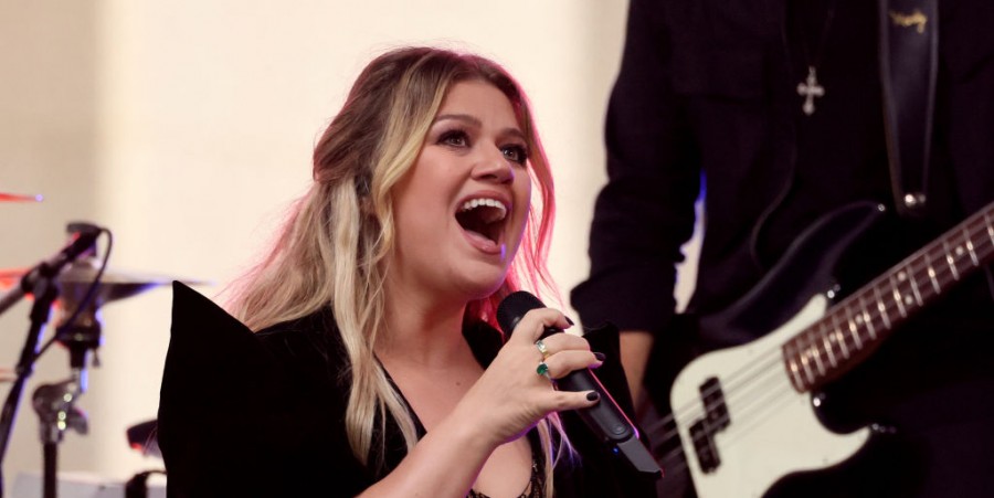 Kelly Clarkson Shuts Down Dating Rumors: 'I'm Not Looking, I Love Being Single!'