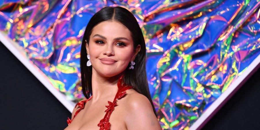 Selena Gomez’s Rumored Boyfriend: Dating Rumors Emerged After Outing With Mystery Man