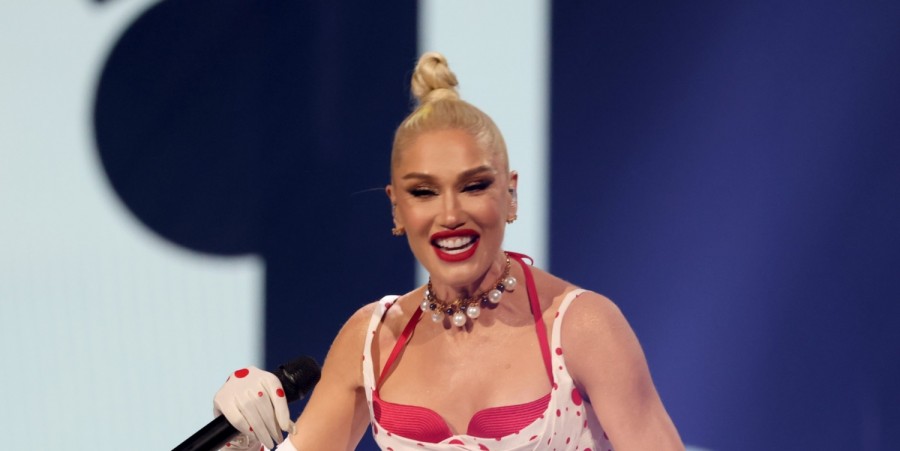Gwen Stefani's Unrecognizable Appearance Leads Critics To Brand Her 'Kardashian Clone'