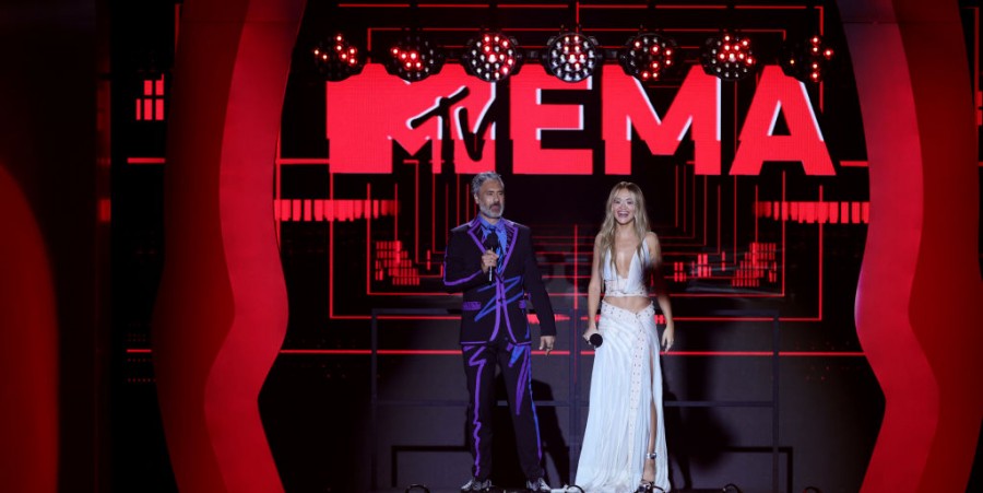 Taika Watiti and Rita Ora on 2022 MTV EMAs