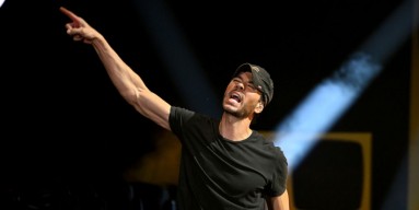 Enrique Iglesias Can't Sing? Netizens Ridicule Singer's Live Performance: 'He Sounds Like Elmo!'