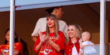 Taylor Swift Bonds With Travis Kelce's Family, Impresses NFL Star's Dad By Doing THIS
